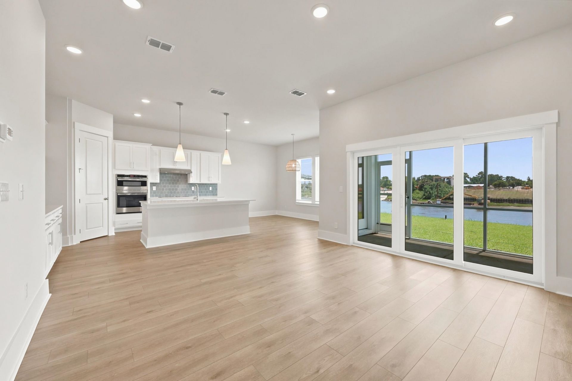 992 Triton Ave. Photo 7