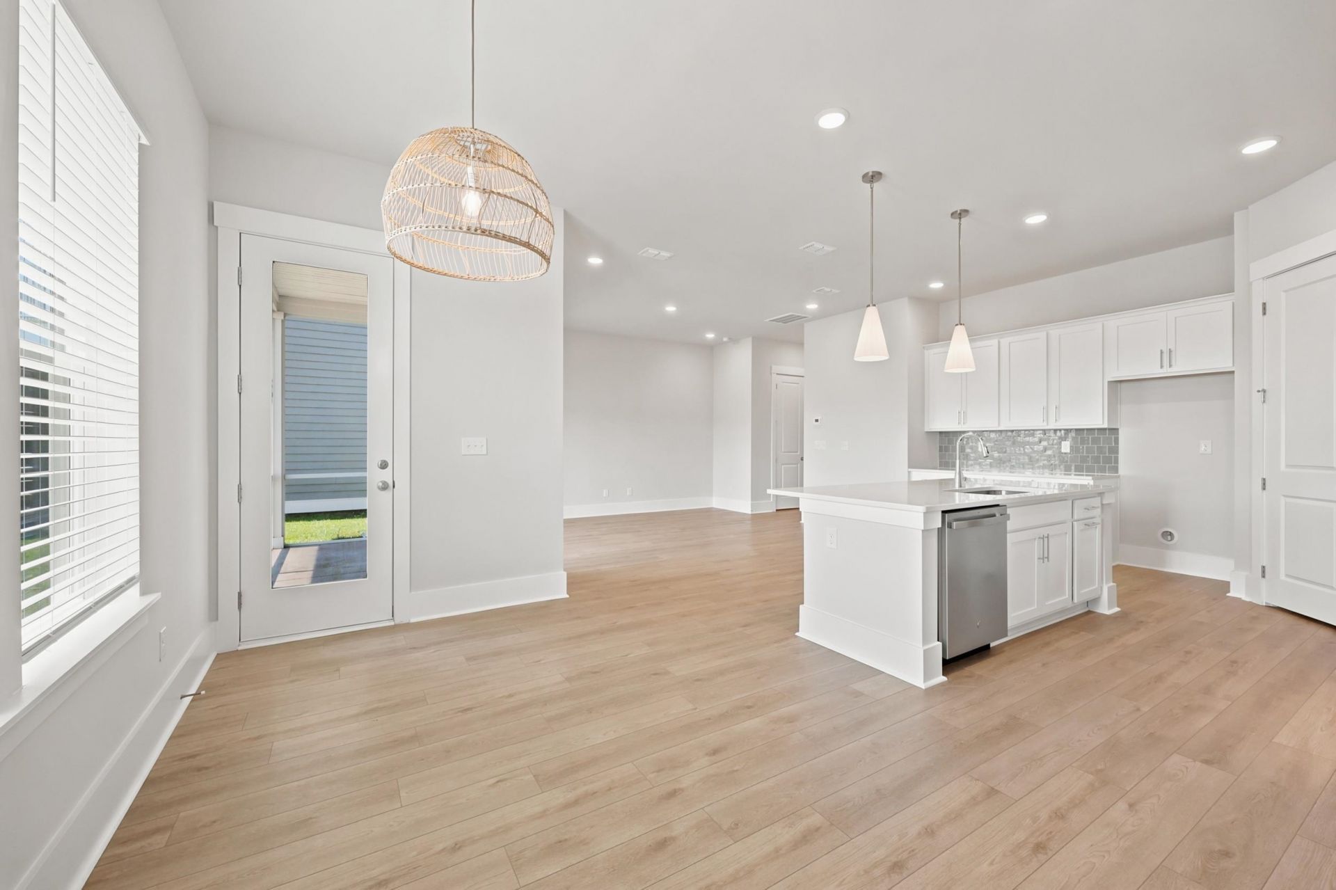 992 Triton Ave. Photo 9