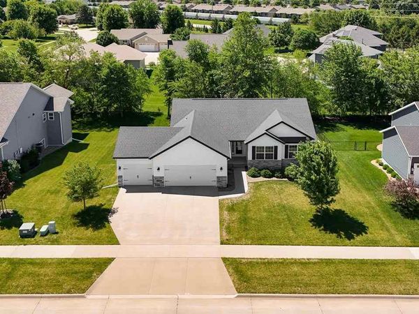 990 Pheasant Ln, North Liberty, IA 52317