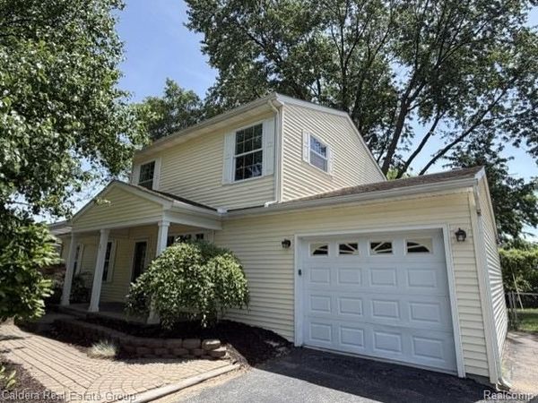 815 Manzano Drive, Wolverine Lake Vlg, MI 48390