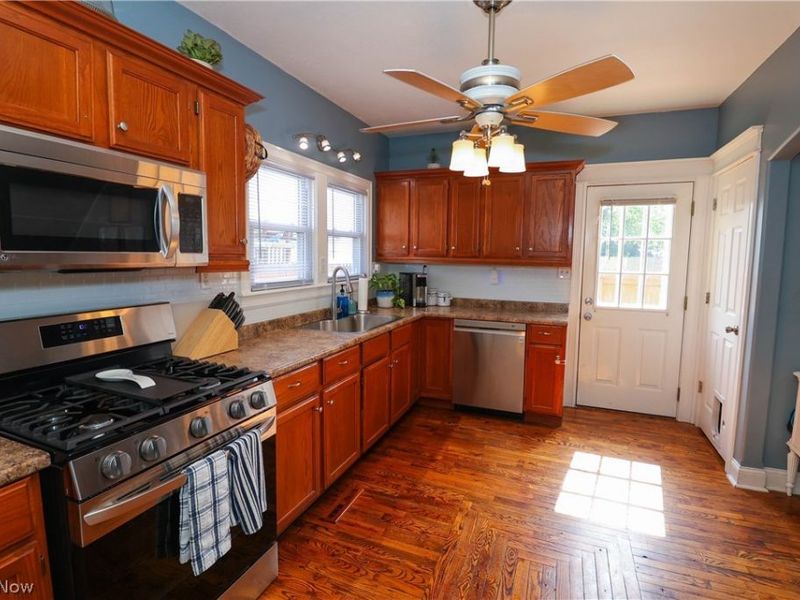 204 House Court, Fairport Harbor, OH 44077 Photo 7