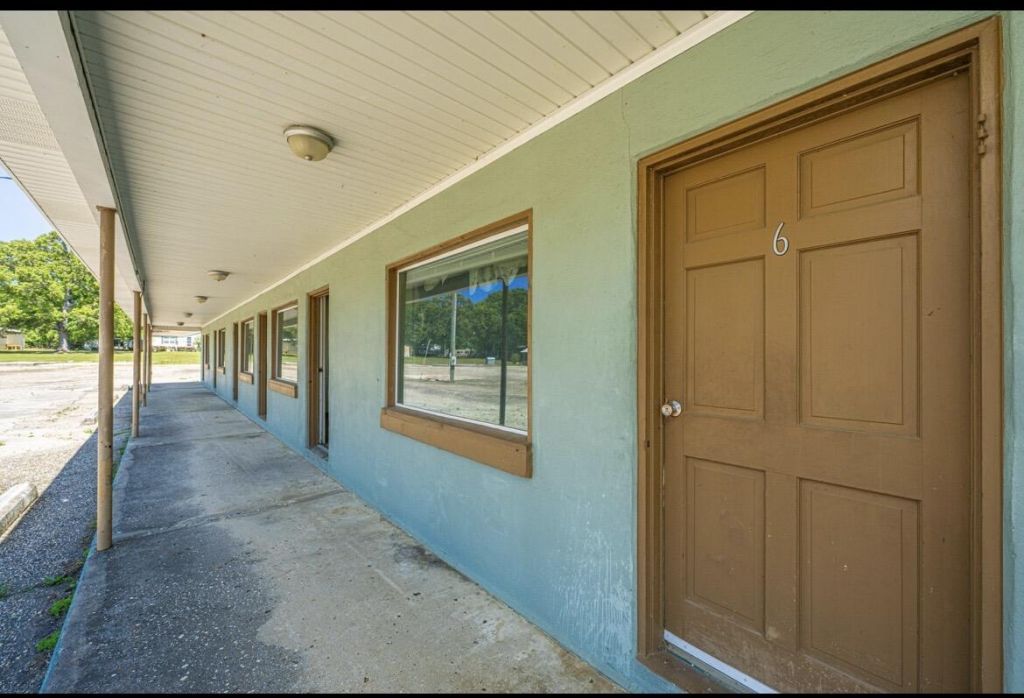 1054 Edgewater Road Photo 10
