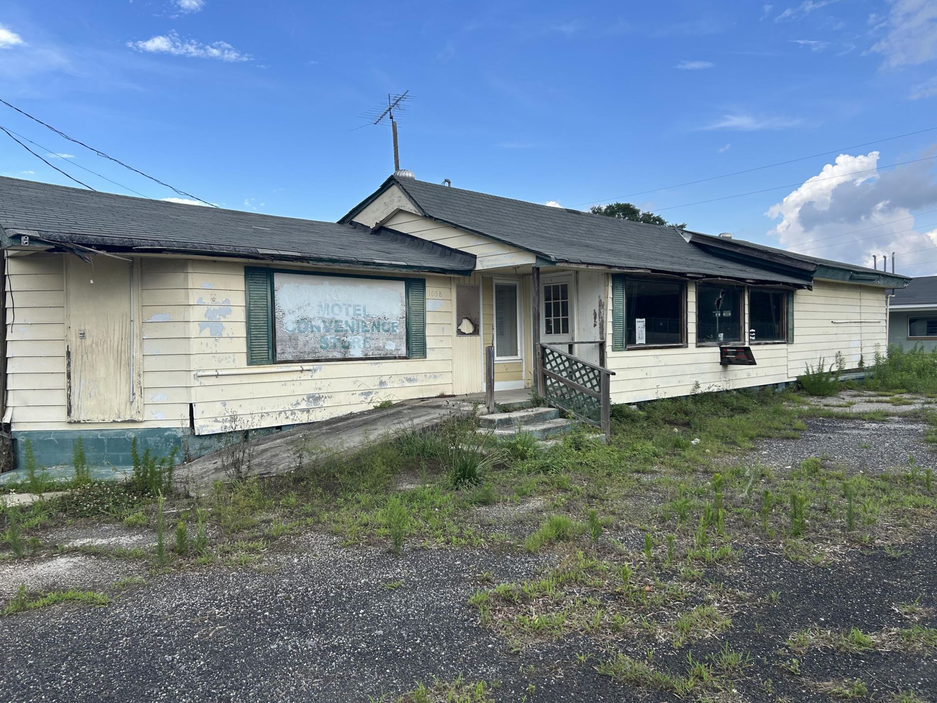 1054 Edgewater Road Photo 15
