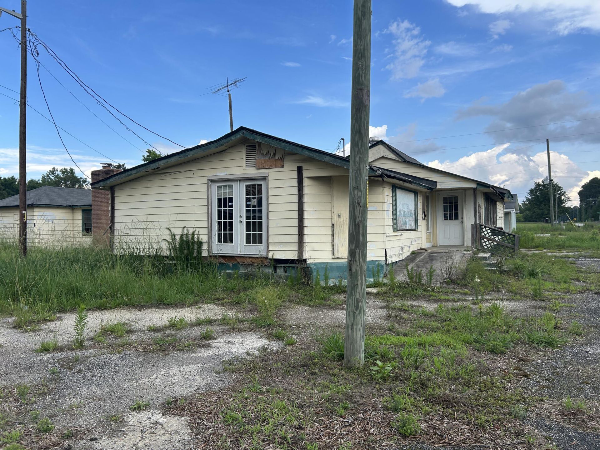 1054 Edgewater Road Photo 4