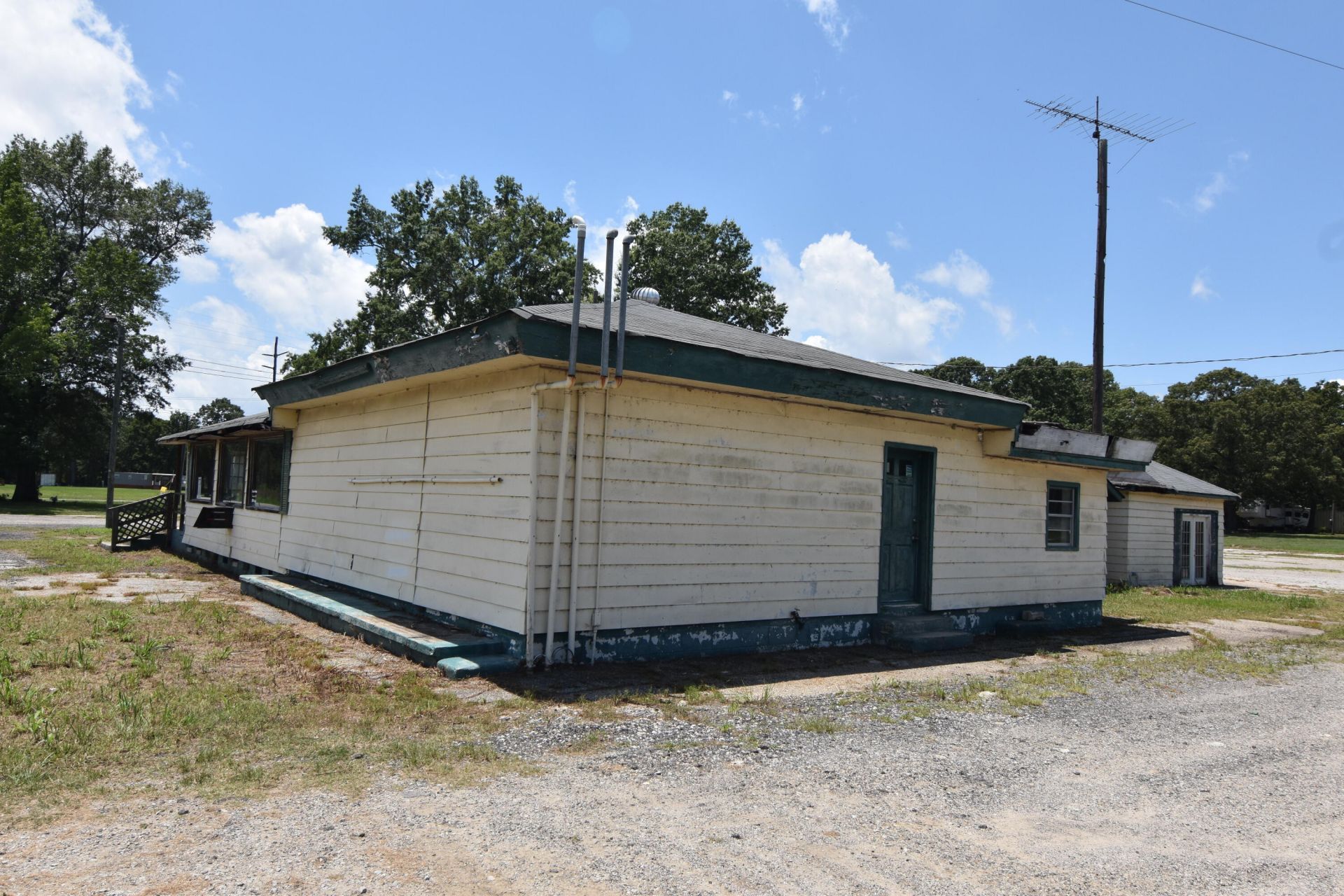 1054 Edgewater Road Photo 42