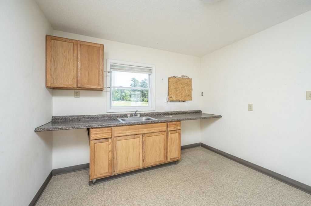 1054 Edgewater Road Photo 7