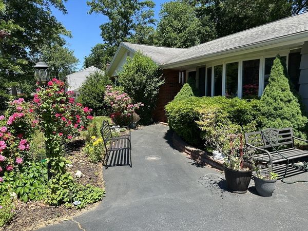 31 Marianna Road, Salem, NH 03079