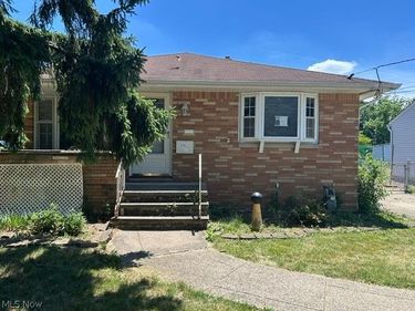 10761 Meadowbrook Drive, Parma Heights, OH 44130