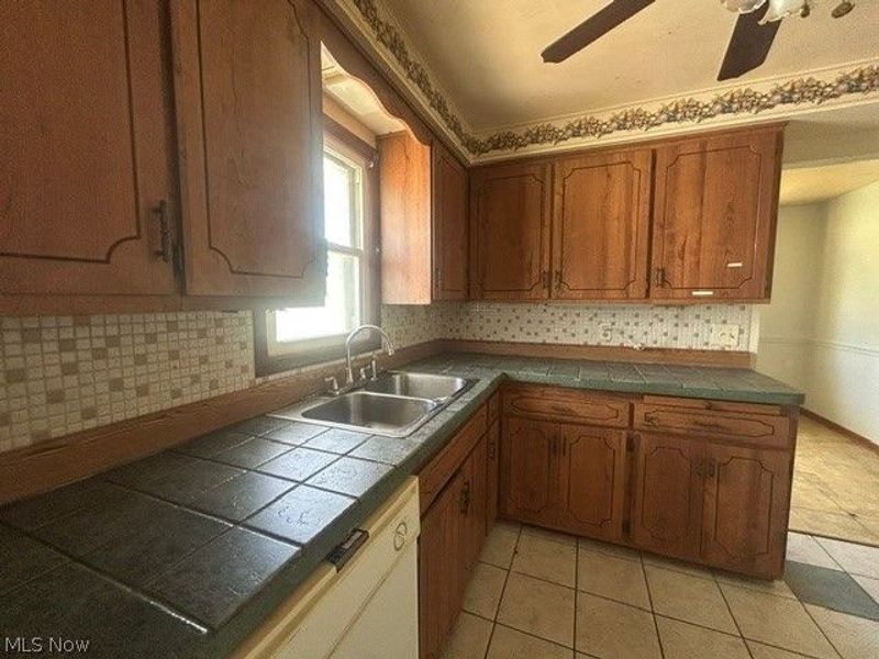 10761 Meadowbrook Drive , Parma Heights, OH 44130 Photo 9