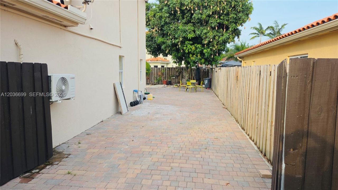 1935 NE 35th Ave, Homestead, FL 33033 Photo