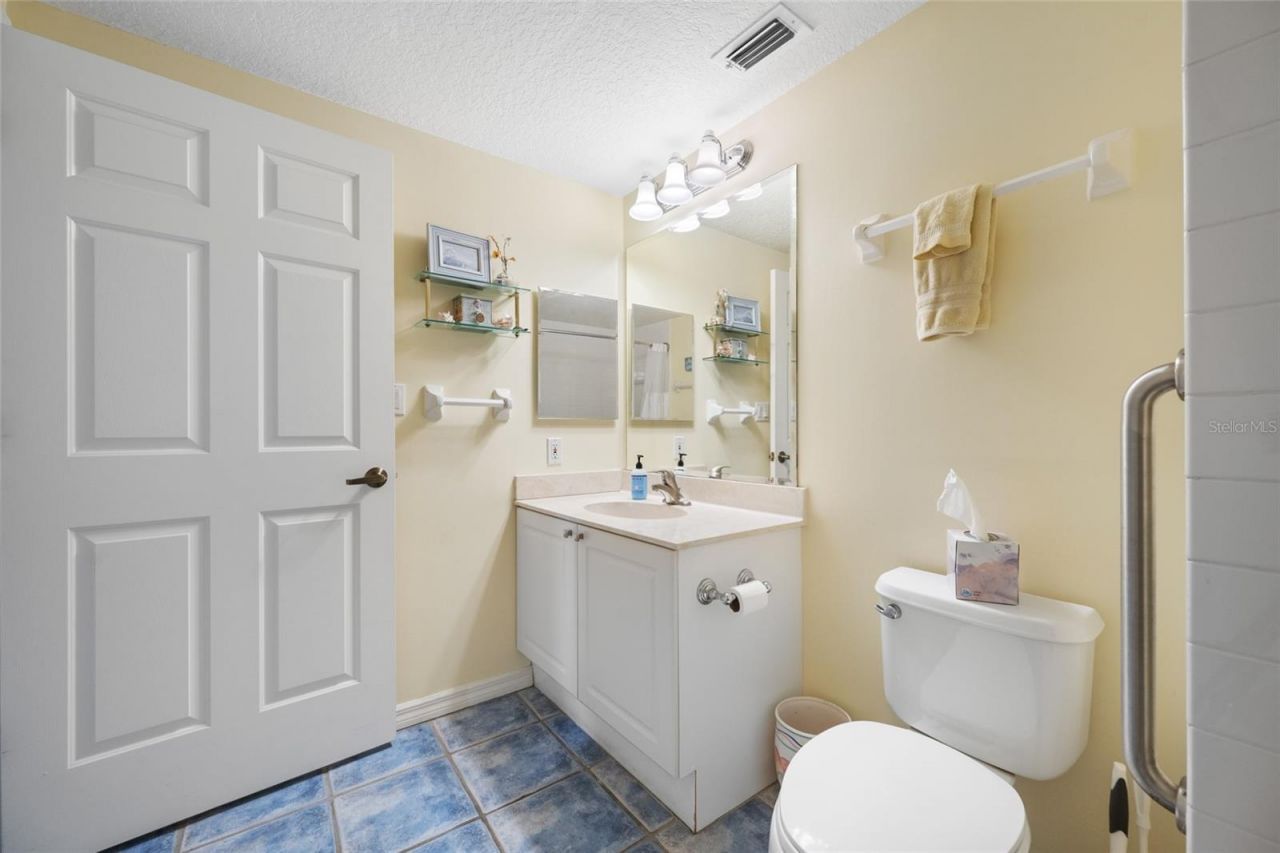 16550 Gulf Boulevard, Unit 645, North Redington Beach, FL 33708 Photo