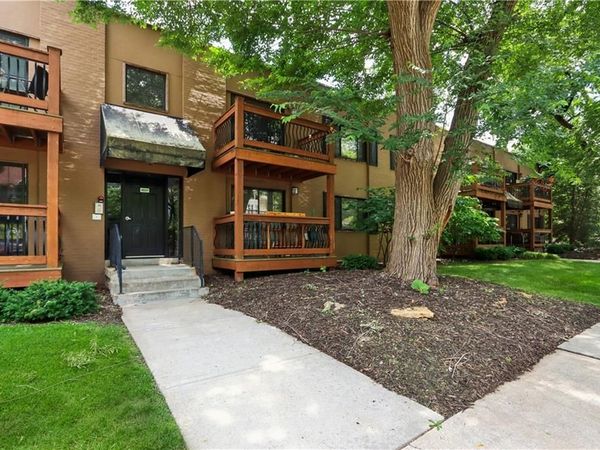 4537 Holly Street, Unit 205, Kansas City, MO 64111