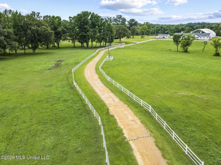 Property Image 100