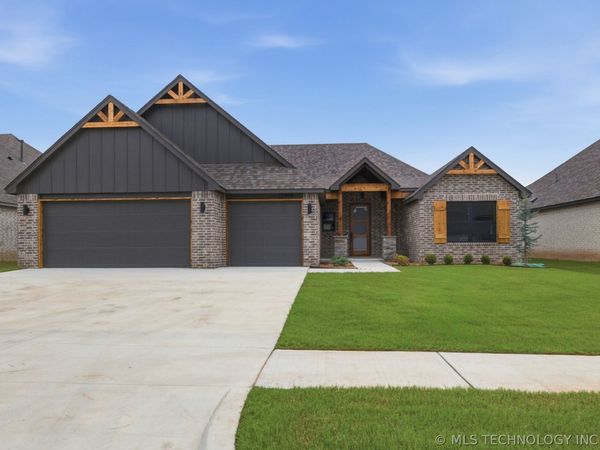 22904 E 106th Place S, Broken Arrow, OK 74014
