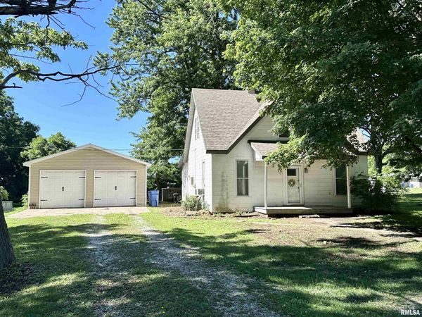 450 BROADWAY Street, Virginia, IL 62691
