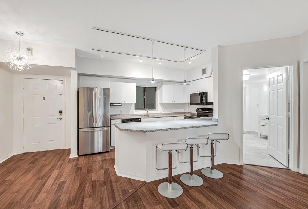 2105 Lavers Circle, Unit 306, Delray Beach, FL 33444 Photo