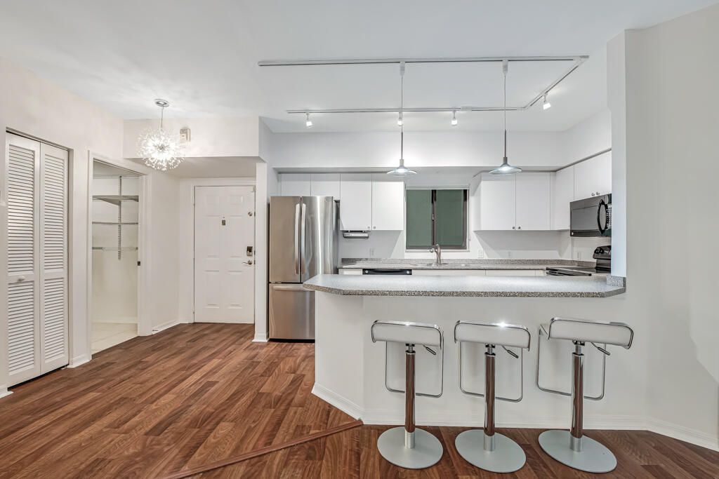 2105 Lavers Circle, Unit 306, Delray Beach, FL 33444 Photo