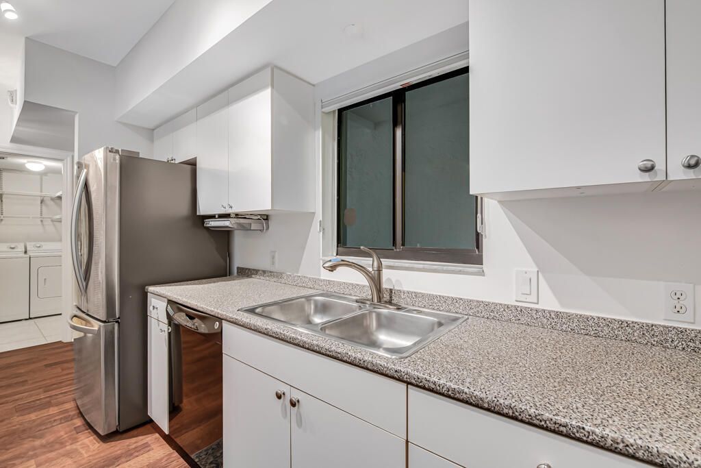 2105 Lavers Circle, Unit 306, Delray Beach, FL 33444 Photo