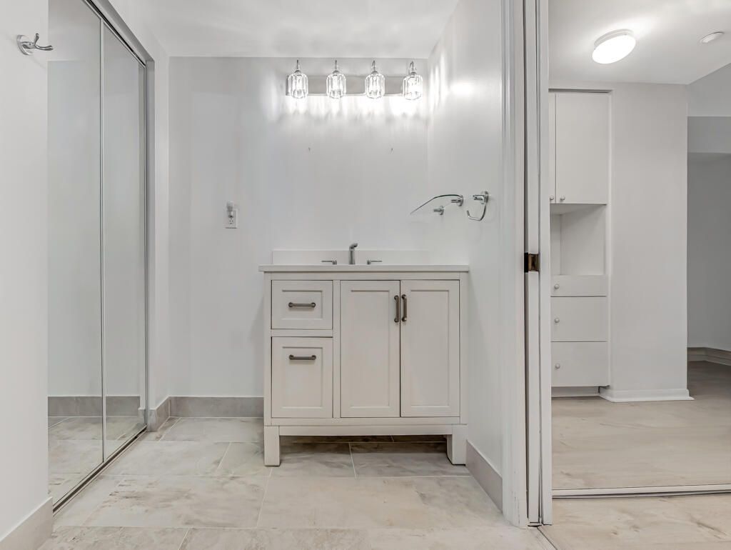 2105 Lavers Circle, Unit 306, Delray Beach, FL 33444 Photo