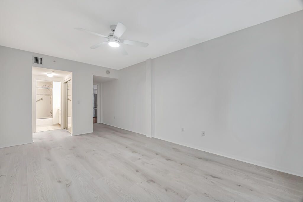 2105 Lavers Circle, Unit 306, Delray Beach, FL 33444 Photo