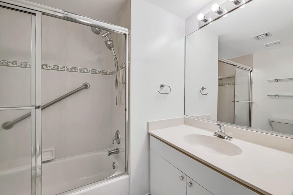 2105 Lavers Circle, Unit 306, Delray Beach, FL 33444 Photo