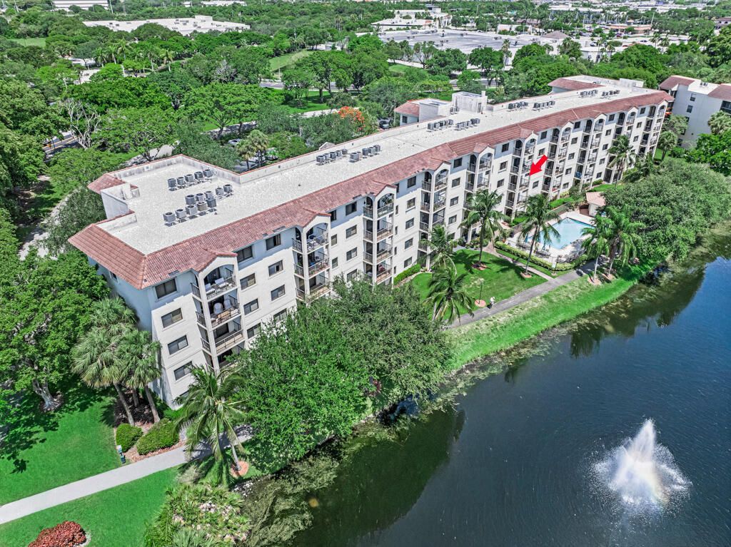 2105 Lavers Circle, Unit 306, Delray Beach, FL 33444 Photo