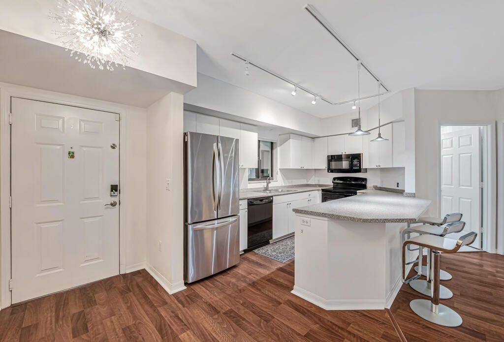2105 Lavers Circle, Unit 306, Delray Beach, FL 33444 Photo
