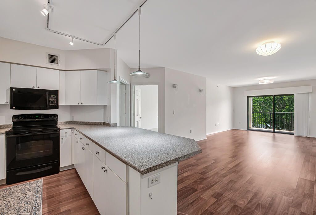 2105 Lavers Circle, Unit 306, Delray Beach, FL 33444 Photo