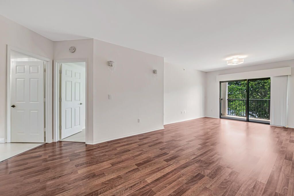 2105 Lavers Circle, Unit 306, Delray Beach, FL 33444 Photo