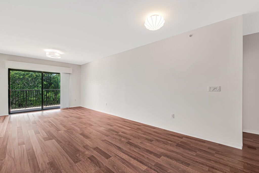 2105 Lavers Circle, Unit 306, Delray Beach, FL 33444 Photo