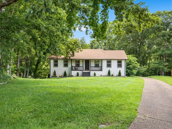 102 Walton Ct , Hendersonville, TN 37075