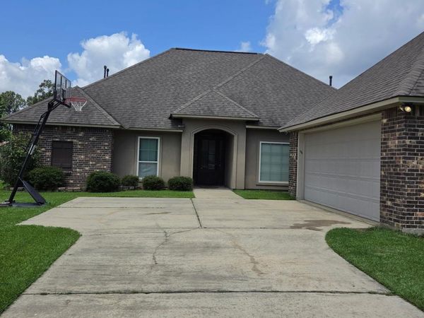 33941 Kingfisher St, Denham Springs, LA 70606