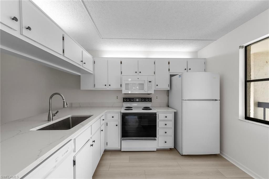 9265 Lake Park Dr , Unit 201, Fort Myers, FL 33919 Photo