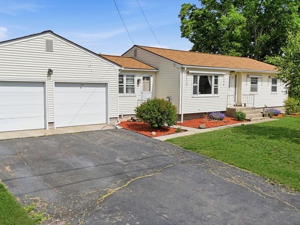 37 Woodcrest Ct, Chicopee, MA 01020