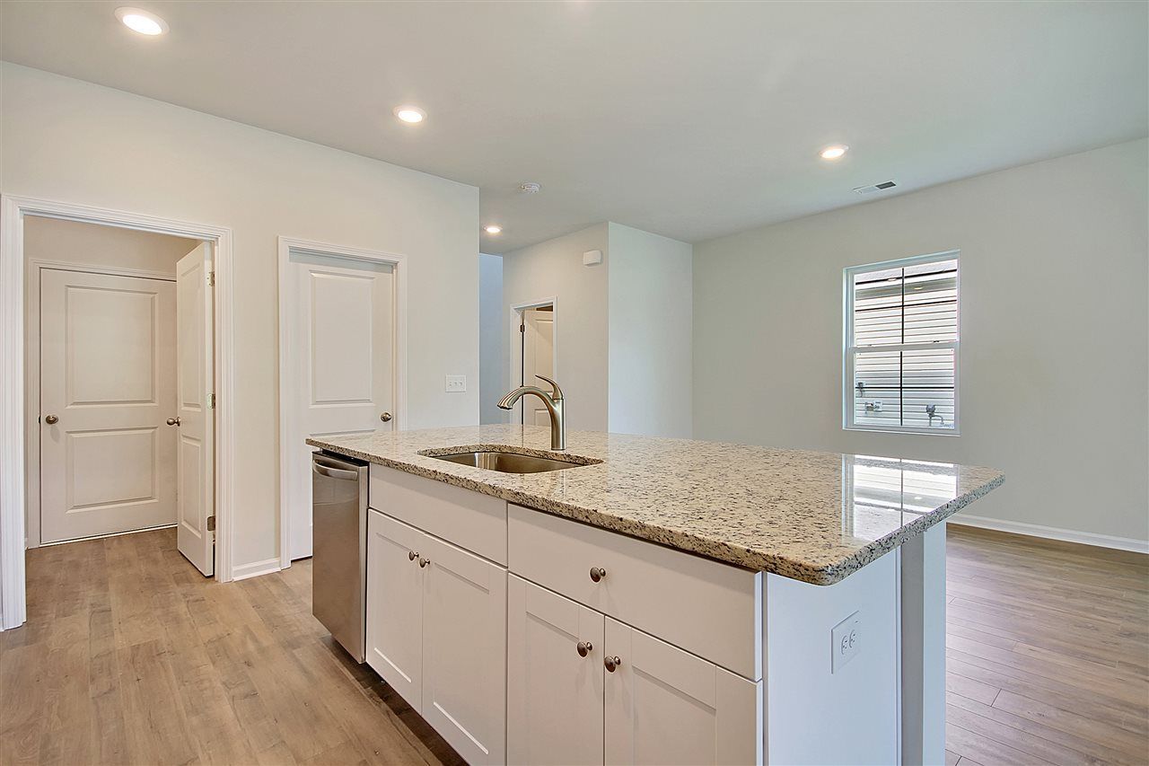 1207 Tibetan St. Photo 9