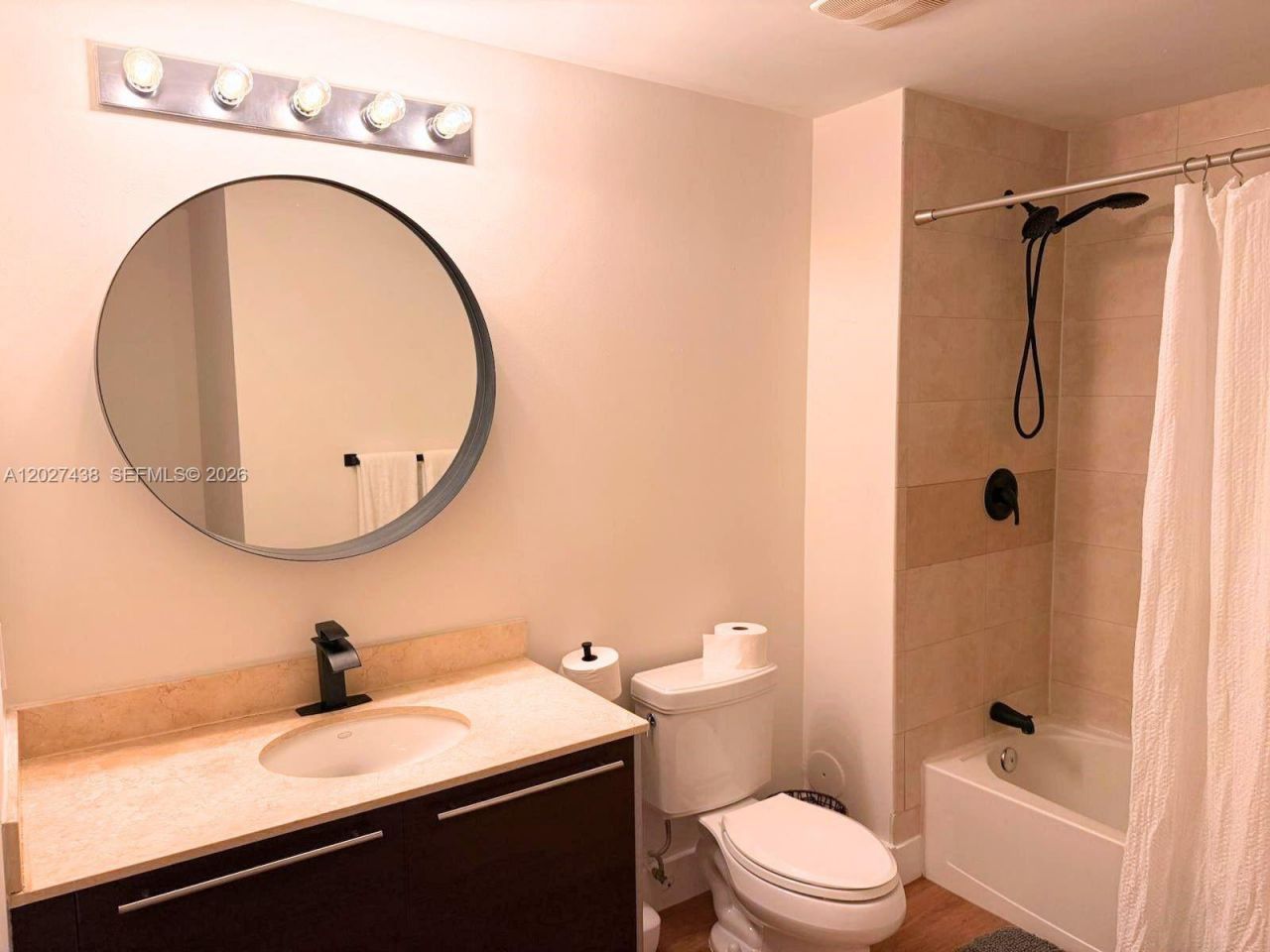 1900 N Bayshore Dr, Unit 1417, Miami, FL 33132 Photo