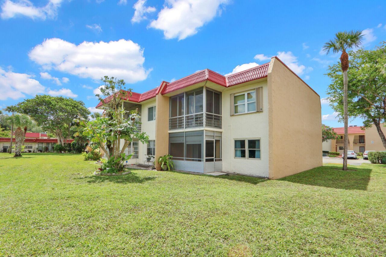 201 Lake Frances Drive, West Palm Beach, FL 33411 Photo