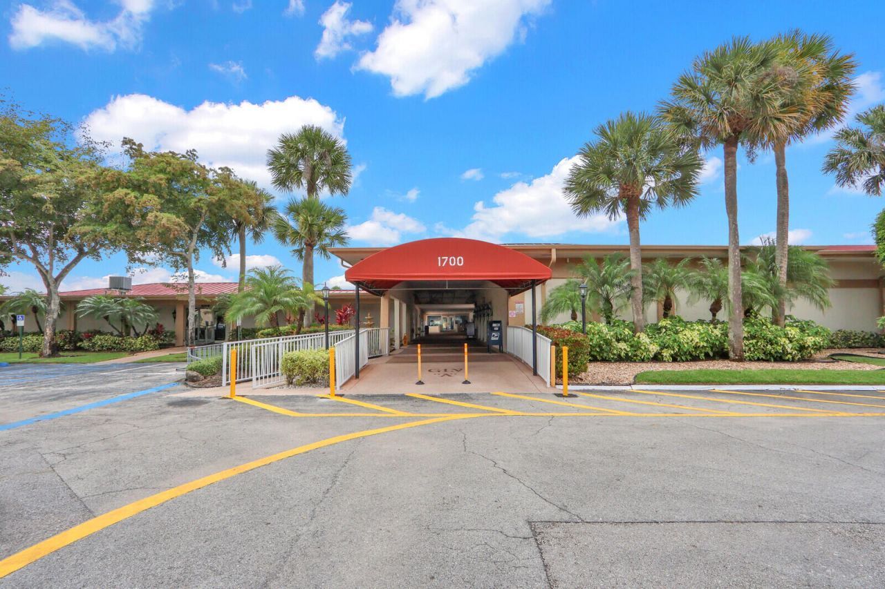 201 Lake Frances Drive, West Palm Beach, FL 33411 Photo