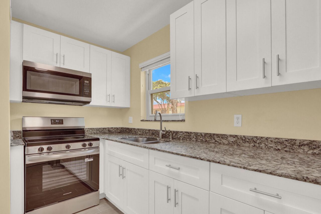 201 Lake Frances Drive, West Palm Beach, FL 33411 Photo