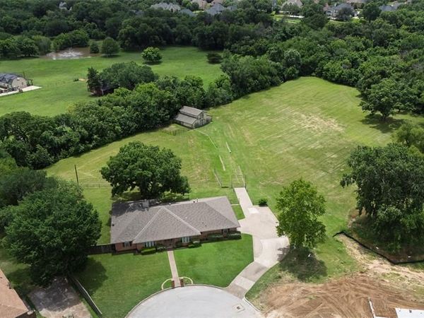1215 Oakwood Trail , Southlake, TX 76092