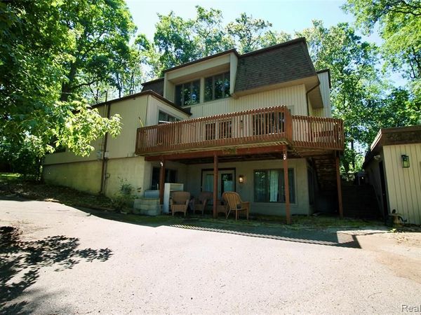 3515 Lahring , Fenton, MI 48451