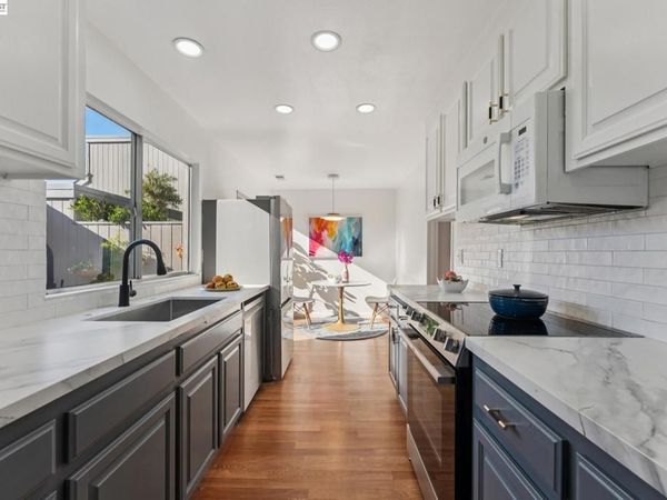 1034 Trellis Ln, Alameda, CA 94502