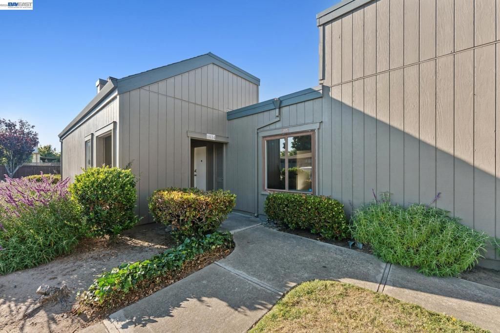 1034 Trellis Ln, Alameda, CA 94502 Main Photo