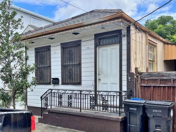 819 9TH Street , New Orleans, LA 70115