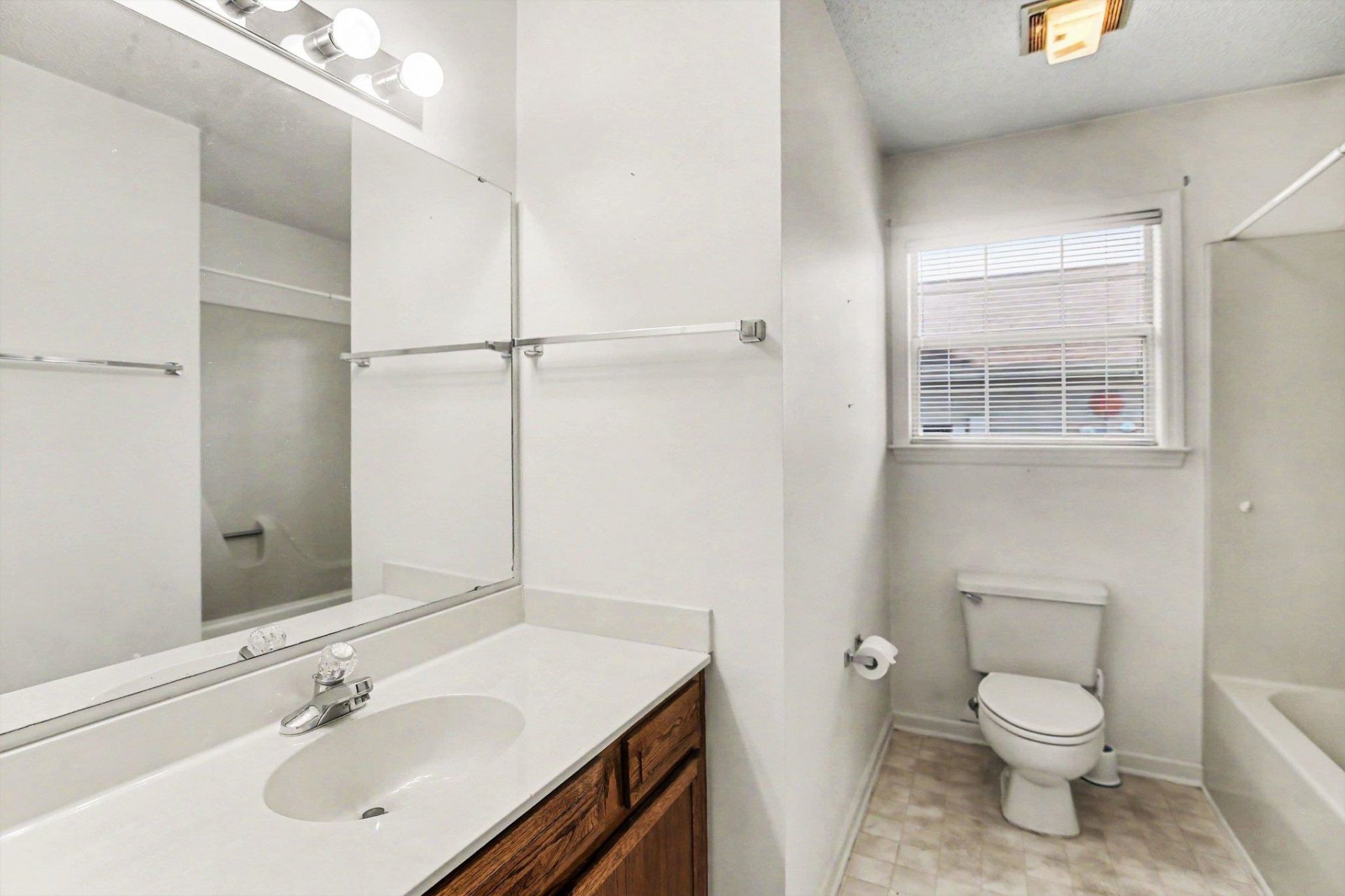 1105 Ganton Way  Photo 11