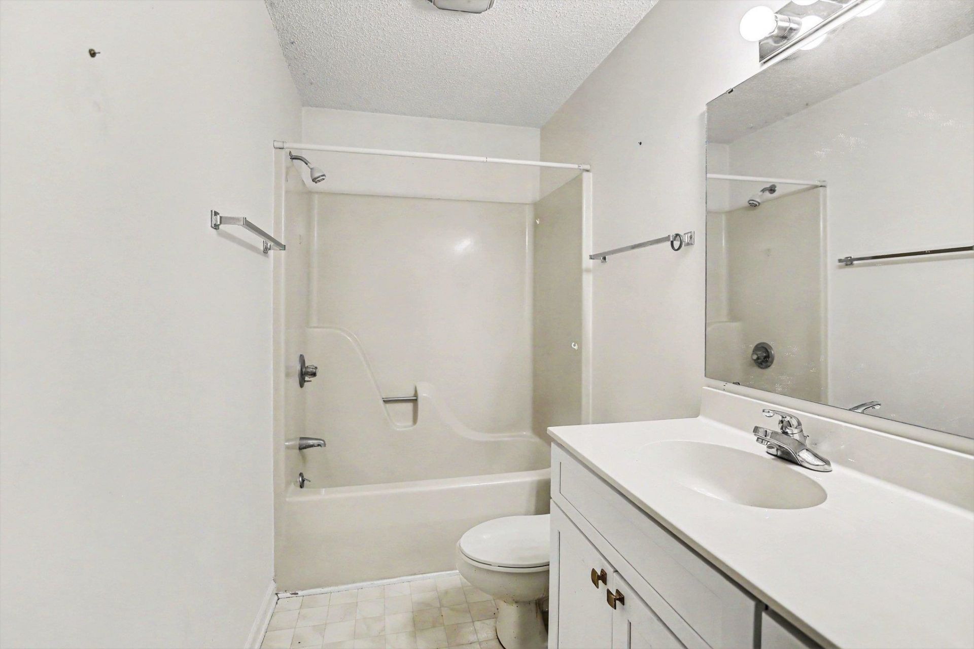 1105 Ganton Way  Photo 14