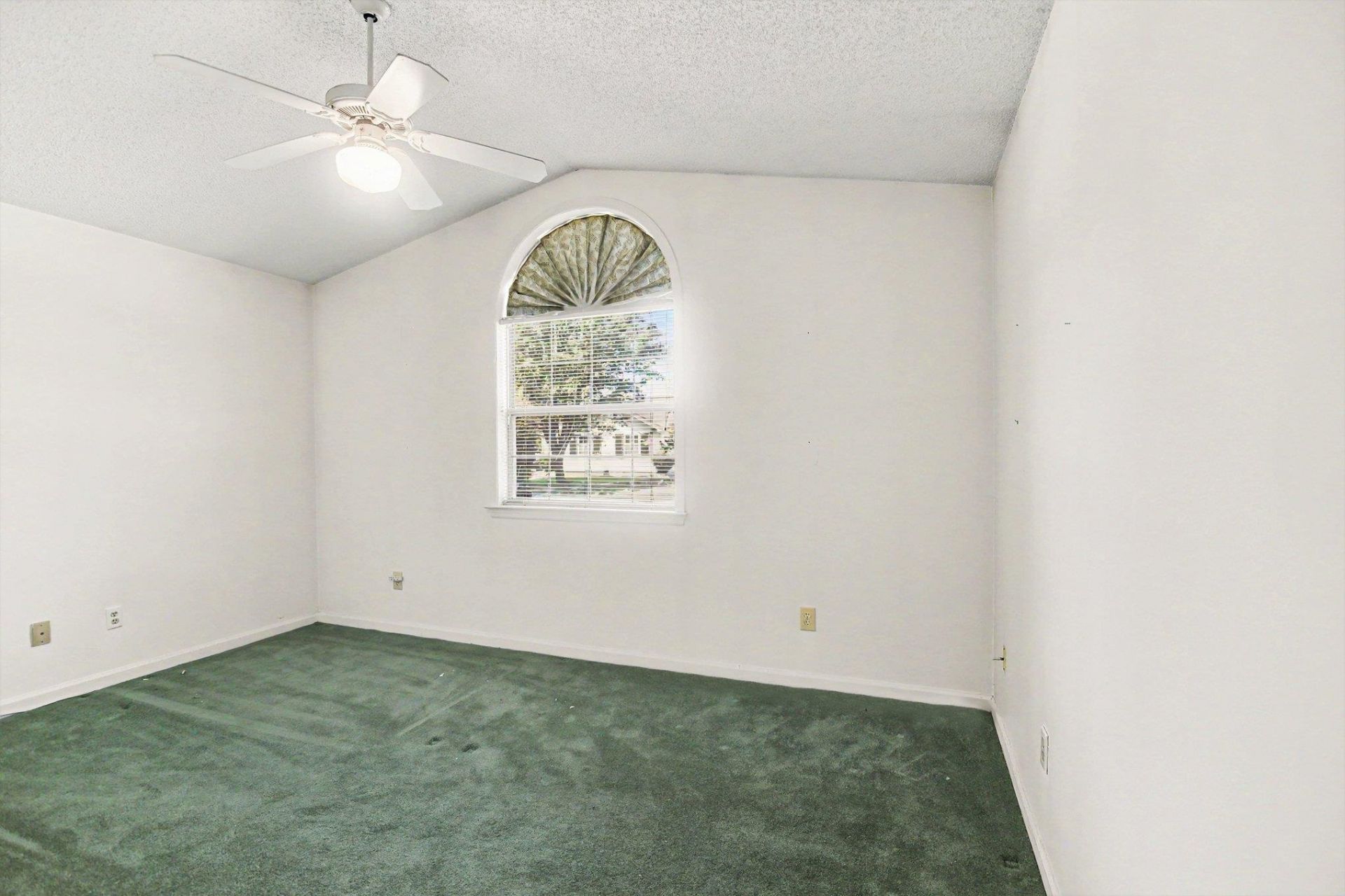 1105 Ganton Way  Photo 15