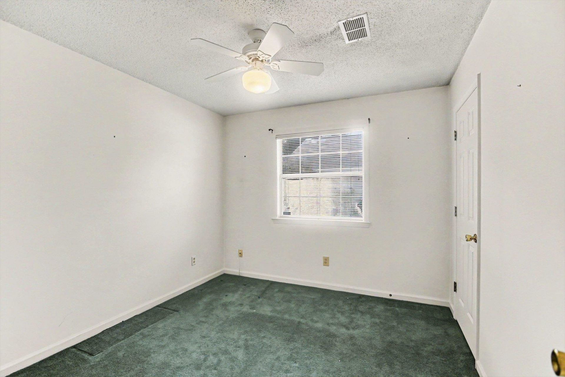 1105 Ganton Way  Photo 18