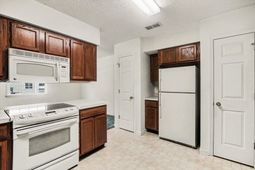 1105 Ganton Way  photo 4