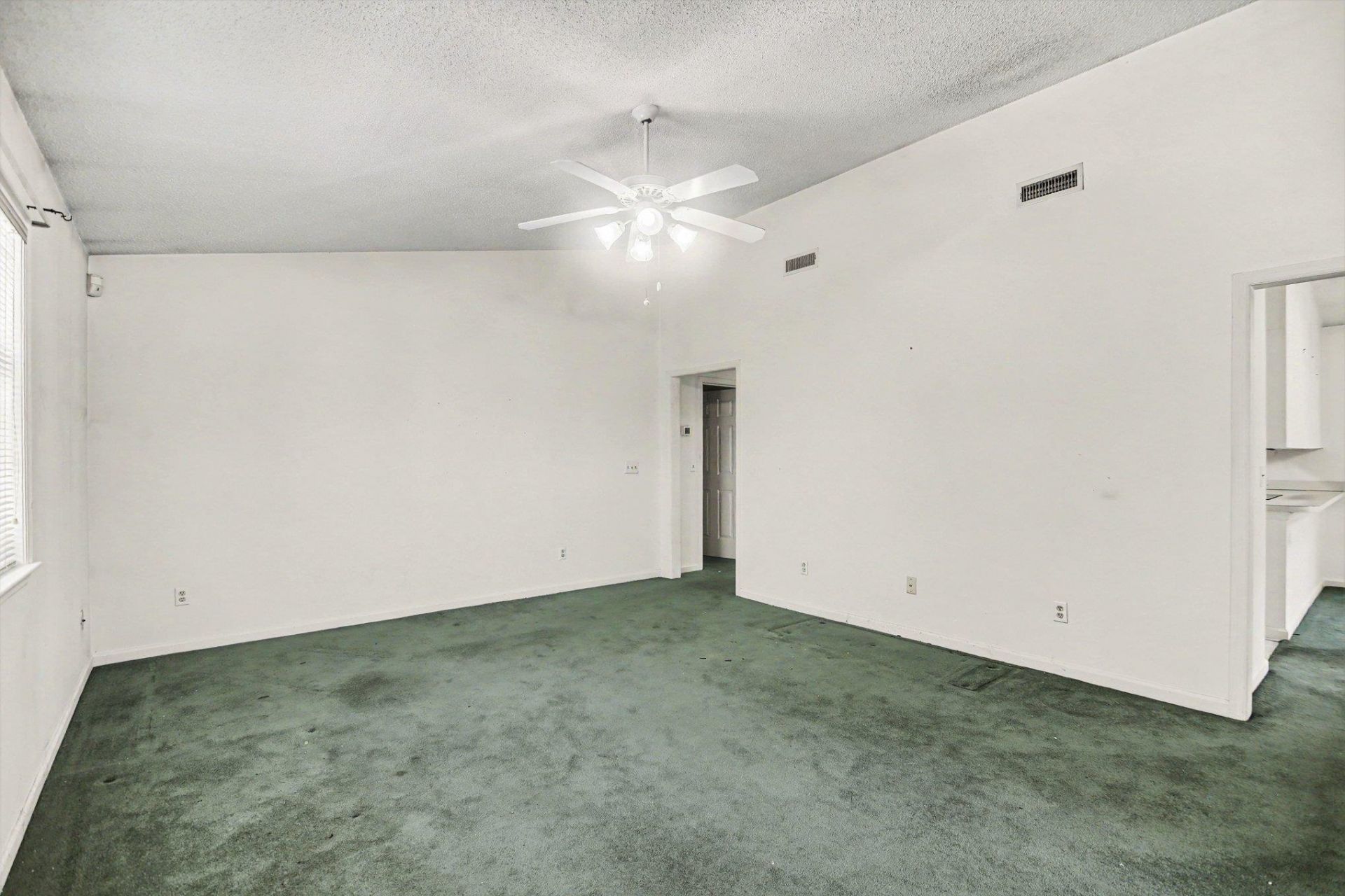 1105 Ganton Way  Photo 6